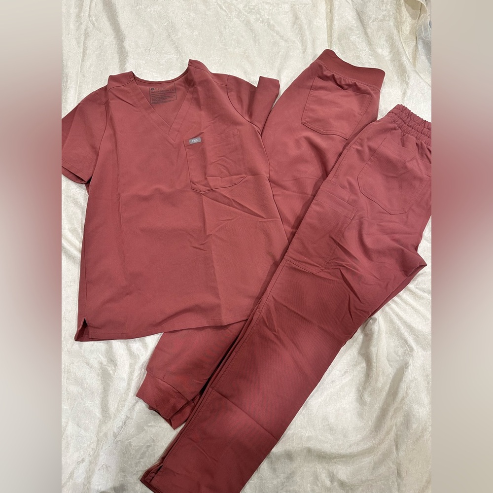 FIGS mauve scrubs set